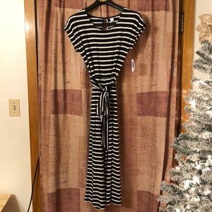 Old Navy Black and white jump suit
